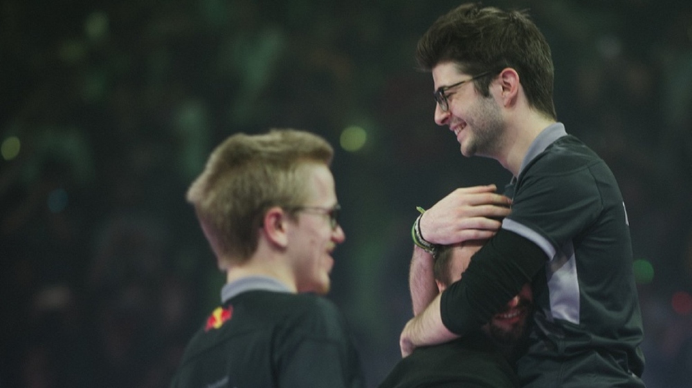 The International 2018:  ,         