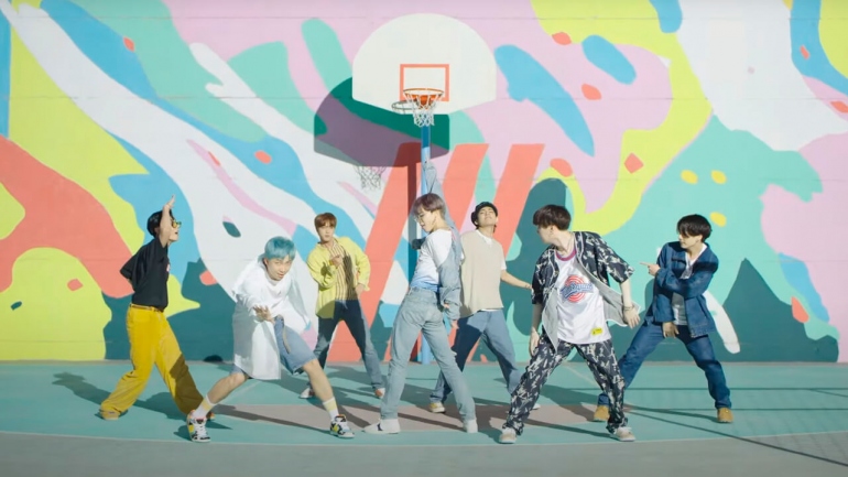 ��������� ������� BTS ���������� ����� Dynamite � Fortnite