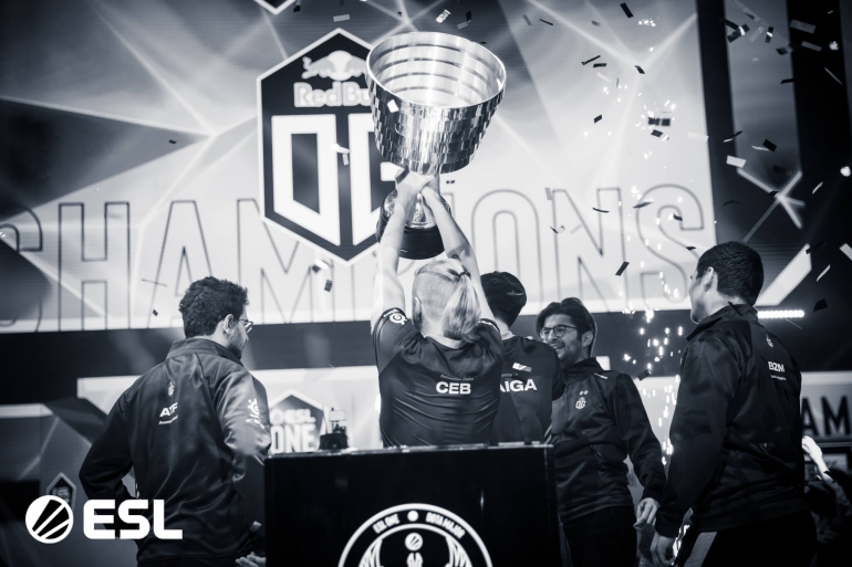 Valve       Dota 2    CS:GO  