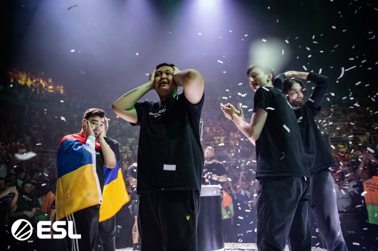 Outsiders (Virtus.pro) ����� ��������� ������� IEM Rio Major 2022