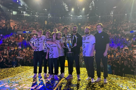   . Team Spirit    CS2